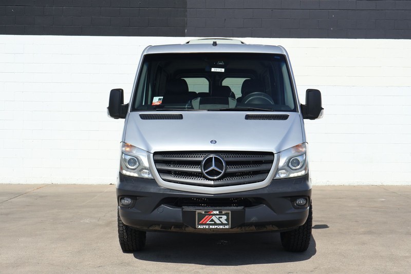 Mercedes-Benz Sprinter 2500 Vehicle Full-screen Gallery Image 03