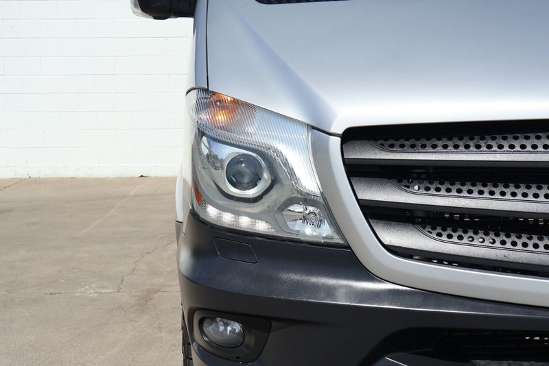 Mercedes-Benz Sprinter 2500 Vehicle Full-screen Gallery Image 04