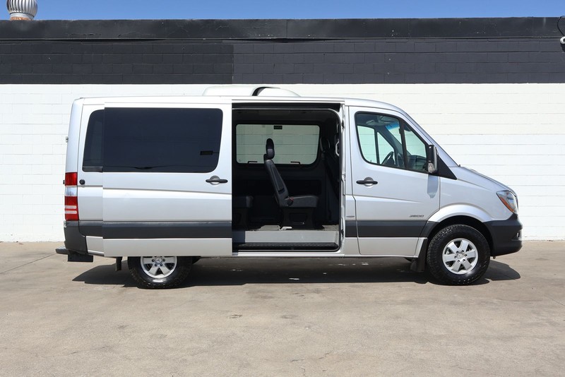 Mercedes-Benz Sprinter 2500 Vehicle Full-screen Gallery Image 05