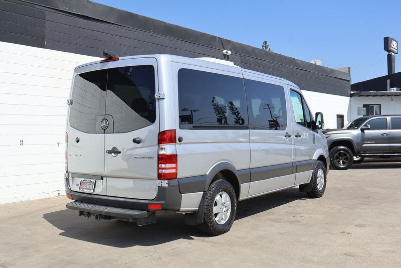Mercedes-Benz Sprinter 2500 Vehicle Full-screen Gallery Image 06