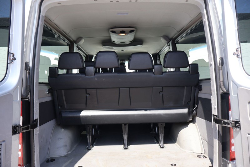 Mercedes-Benz Sprinter 2500 Vehicle Full-screen Gallery Image 08