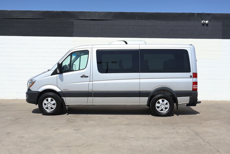 Mercedes-Benz Sprinter 2500 Vehicle Full-screen Gallery Image 11