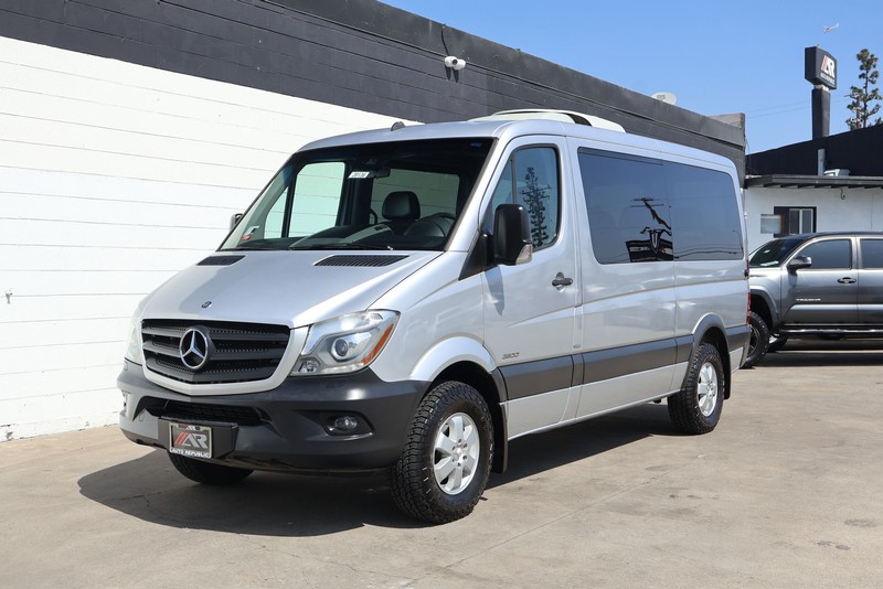 Mercedes-Benz Sprinter 2500 Vehicle Full-screen Gallery Image 12