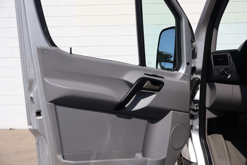 Mercedes-Benz Sprinter 2500 Vehicle Full-screen Gallery Image 15