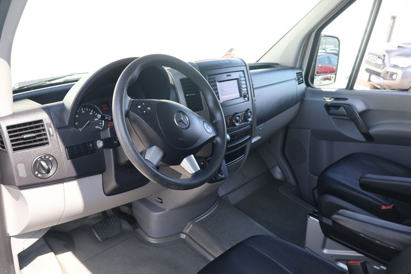 Mercedes-Benz Sprinter 2500 Vehicle Full-screen Gallery Image 16