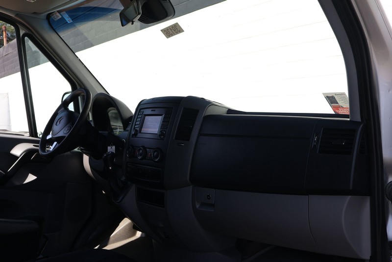 Mercedes-Benz Sprinter 2500 Vehicle Full-screen Gallery Image 19