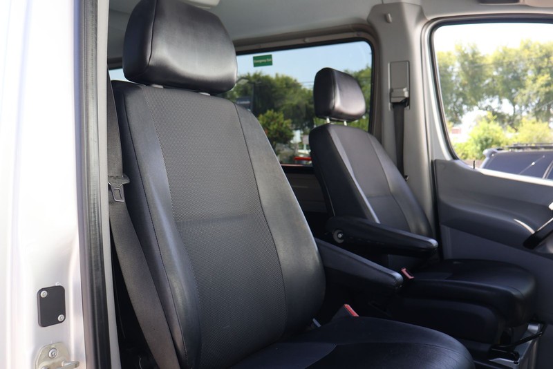 Mercedes-Benz Sprinter 2500 Vehicle Full-screen Gallery Image 20