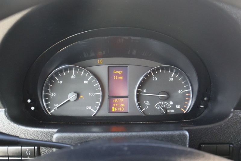 Mercedes-Benz Sprinter 2500 Vehicle Full-screen Gallery Image 23