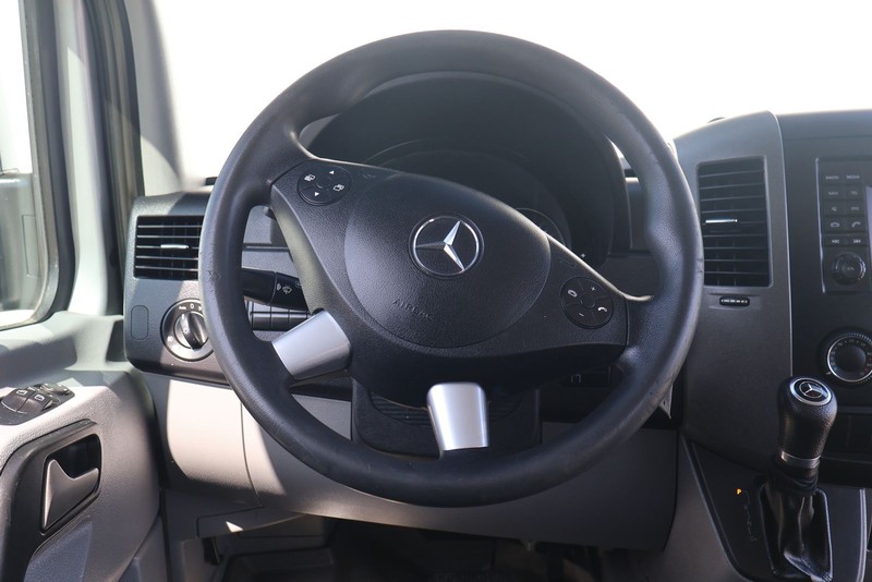 Mercedes-Benz Sprinter 2500 Vehicle Full-screen Gallery Image 24