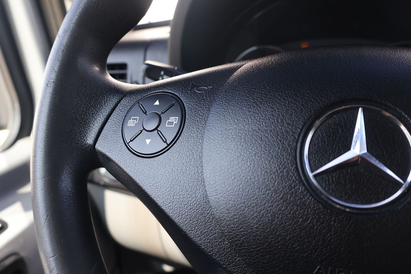 Mercedes-Benz Sprinter 2500 Vehicle Full-screen Gallery Image 25