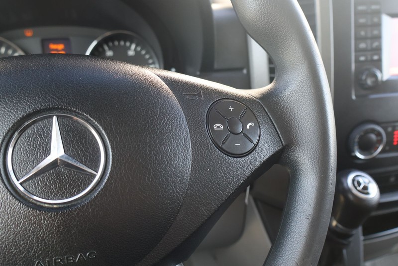 Mercedes-Benz Sprinter 2500 Vehicle Full-screen Gallery Image 26