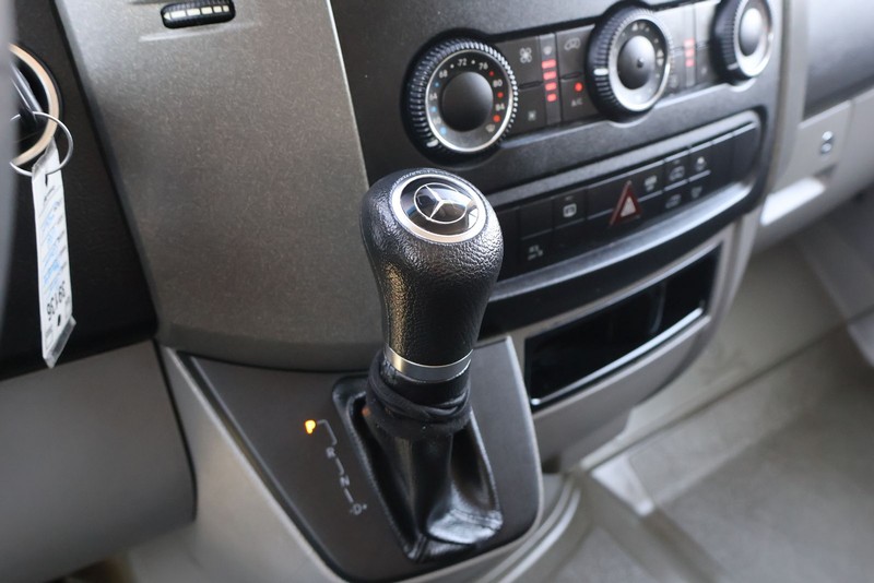 Mercedes-Benz Sprinter 2500 Vehicle Full-screen Gallery Image 31