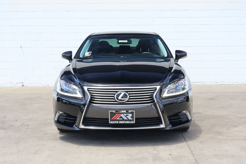 Lexus LS 460 Vehicle Full-screen Gallery Image 02