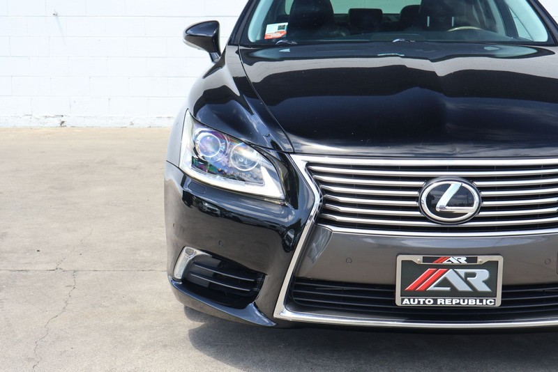 Lexus LS 460 Vehicle Full-screen Gallery Image 03