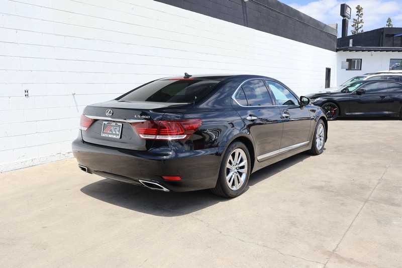 Lexus LS 460 Vehicle Full-screen Gallery Image 05