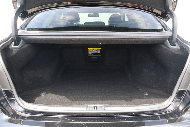 Lexus LS 460 Vehicle Full-screen Gallery Image 08