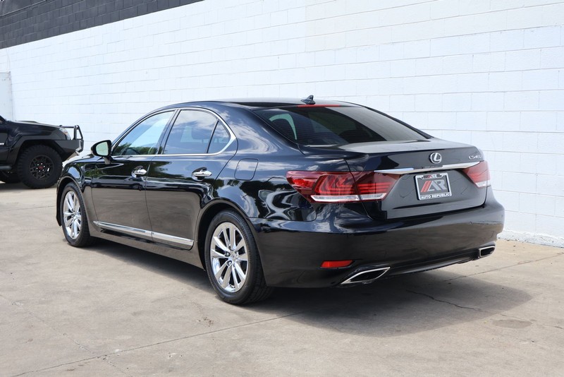 Lexus LS 460 Vehicle Full-screen Gallery Image 10