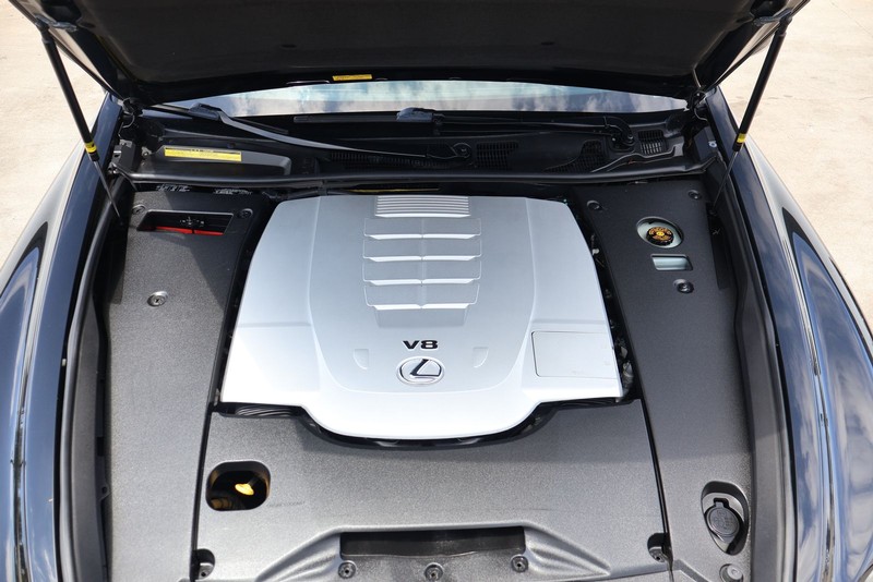 Lexus LS 460 Vehicle Full-screen Gallery Image 13