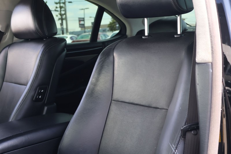 Lexus LS 460 Vehicle Full-screen Gallery Image 18