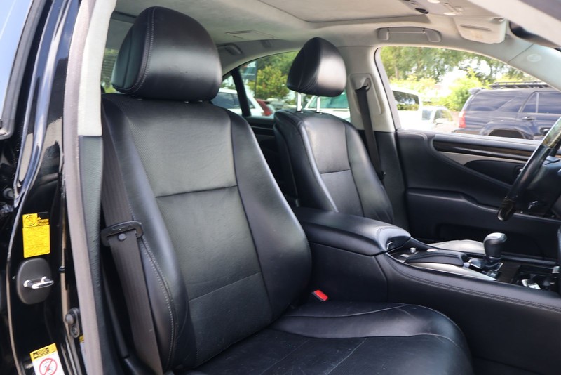 Lexus LS 460 Vehicle Full-screen Gallery Image 20