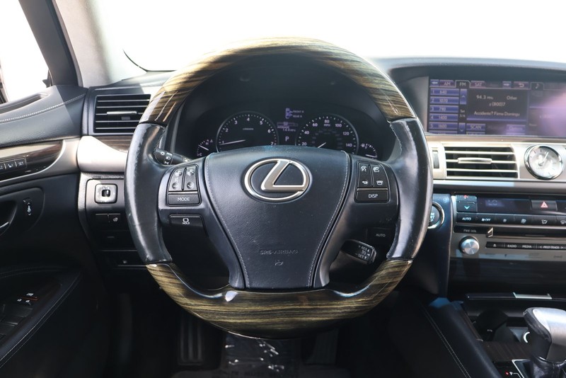 Lexus LS 460 Vehicle Full-screen Gallery Image 24