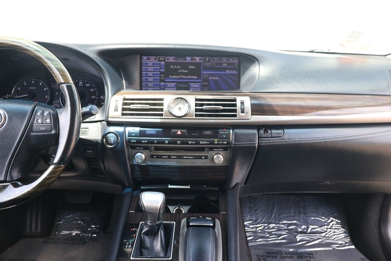 Lexus LS 460 Vehicle Full-screen Gallery Image 27