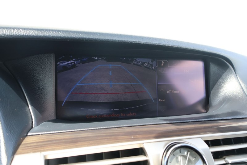 Lexus LS 460 Vehicle Full-screen Gallery Image 29