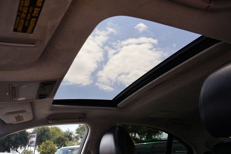 Lexus LS 460 Vehicle Full-screen Gallery Image 32