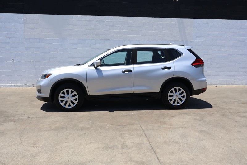 Nissan Rogue Vehicle Full-screen Gallery Image 10