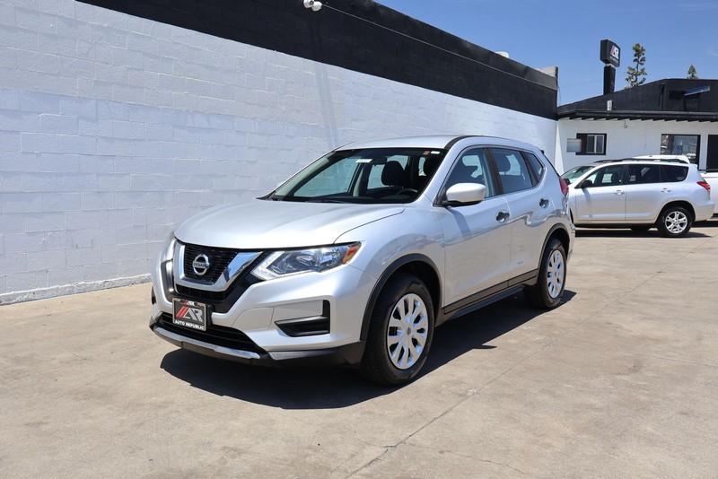 Nissan Rogue Vehicle Full-screen Gallery Image 11