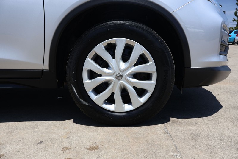 Nissan Rogue Vehicle Full-screen Gallery Image 13