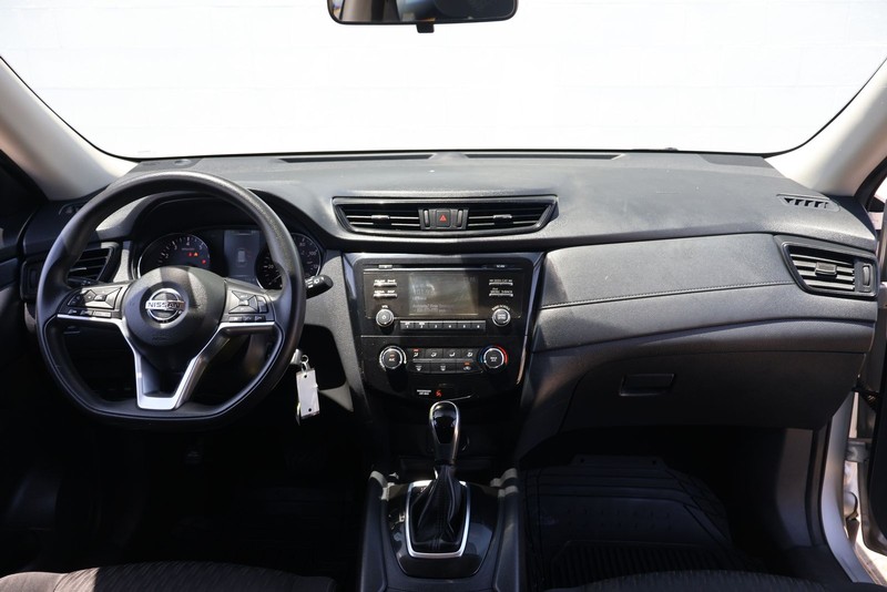 Nissan Rogue Vehicle Full-screen Gallery Image 20