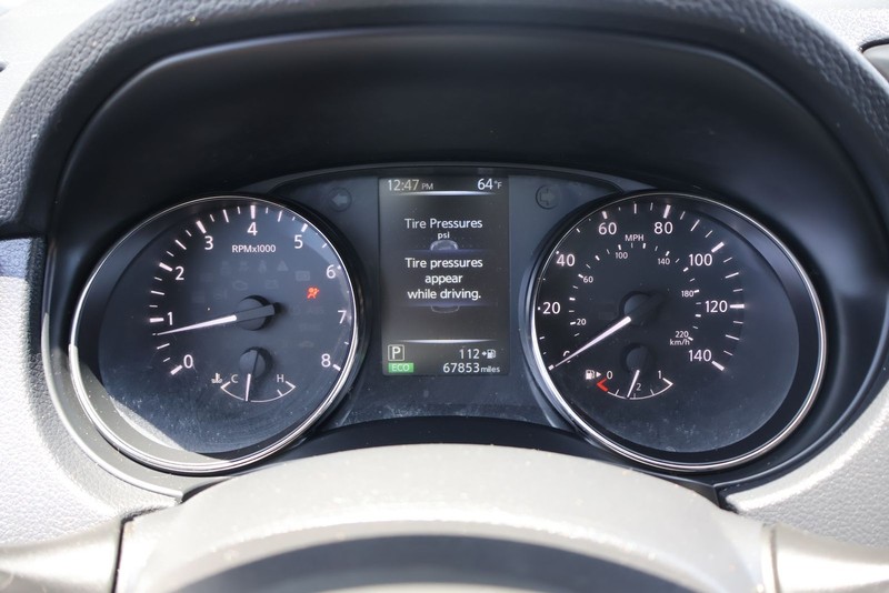 Nissan Rogue Vehicle Full-screen Gallery Image 21