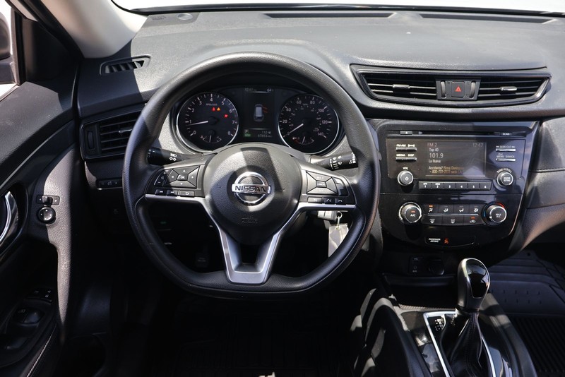 Nissan Rogue Vehicle Full-screen Gallery Image 22