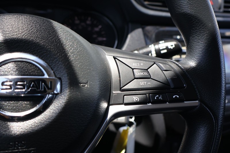 Nissan Rogue Vehicle Full-screen Gallery Image 24
