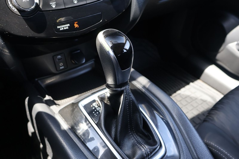 Nissan Rogue Vehicle Full-screen Gallery Image 28
