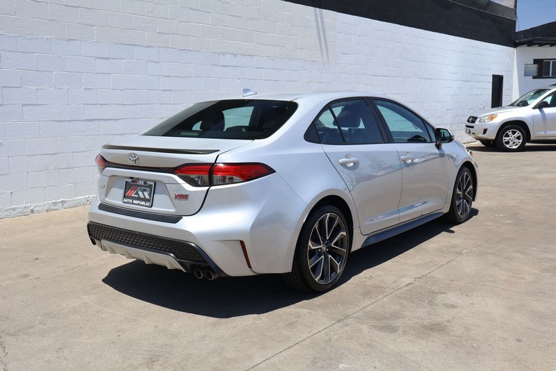 Toyota Corolla Vehicle Full-screen Gallery Image 05