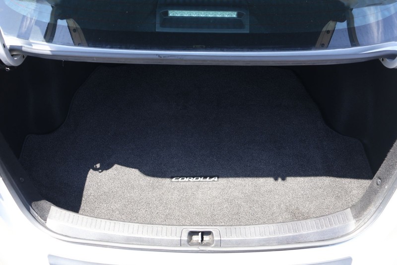 Toyota Corolla Vehicle Full-screen Gallery Image 08