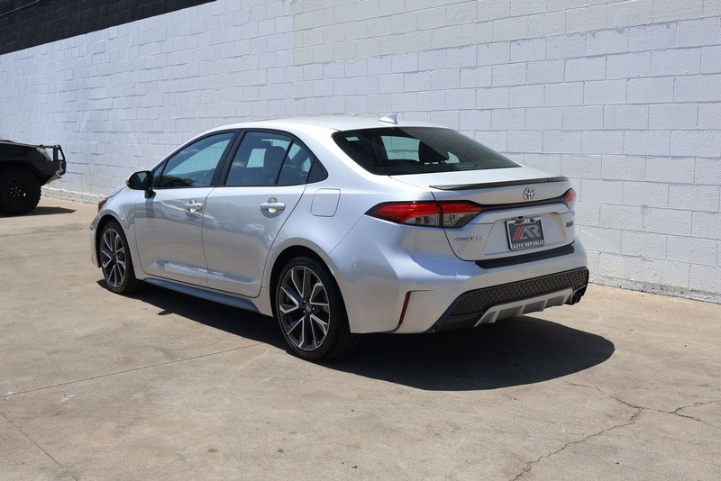 Toyota Corolla Vehicle Full-screen Gallery Image 09