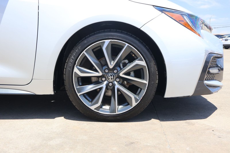 Toyota Corolla Vehicle Full-screen Gallery Image 13