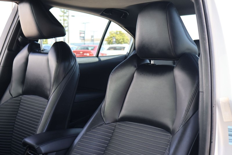 Toyota Corolla Vehicle Full-screen Gallery Image 17
