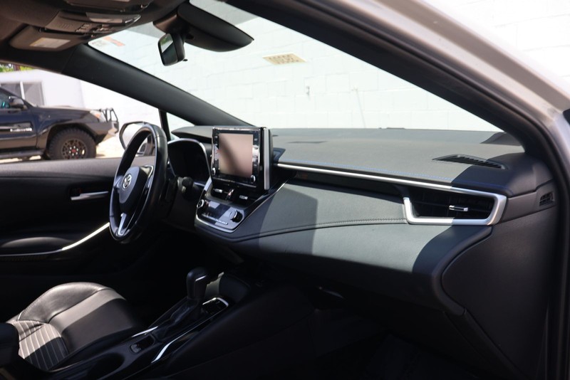 Toyota Corolla Vehicle Full-screen Gallery Image 18