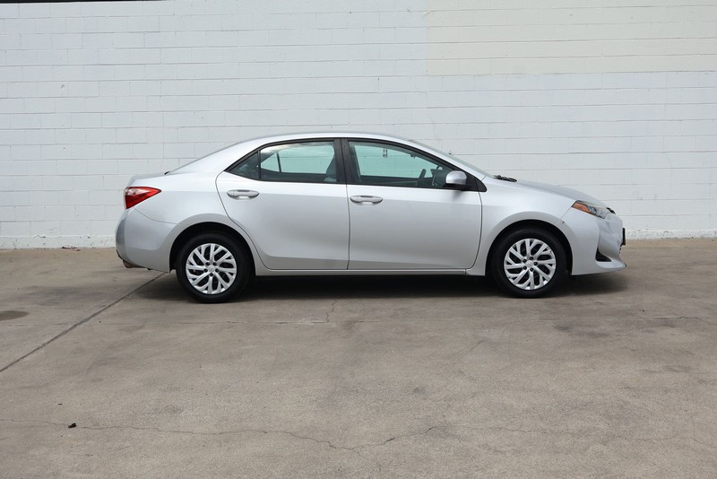 Toyota Corolla Vehicle Full-screen Gallery Image 04