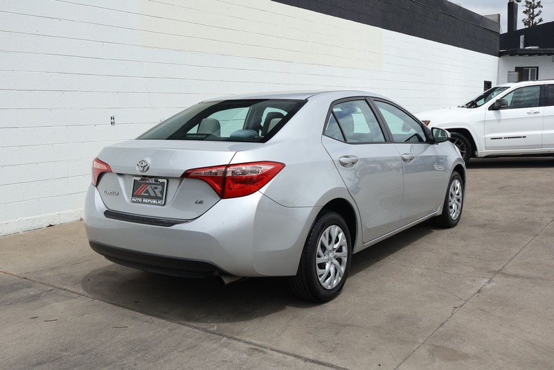 Toyota Corolla Vehicle Full-screen Gallery Image 05