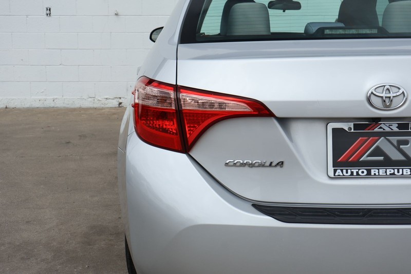 Toyota Corolla Vehicle Full-screen Gallery Image 07