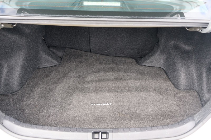 Toyota Corolla Vehicle Full-screen Gallery Image 08