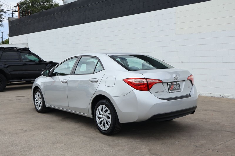 Toyota Corolla Vehicle Full-screen Gallery Image 09