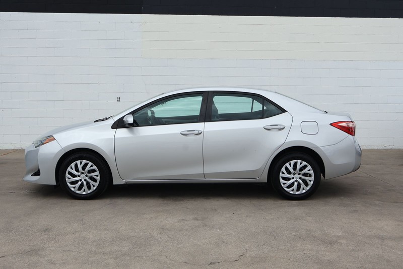 Toyota Corolla Vehicle Full-screen Gallery Image 10