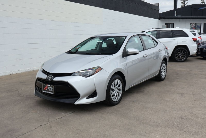 Toyota Corolla Vehicle Full-screen Gallery Image 11