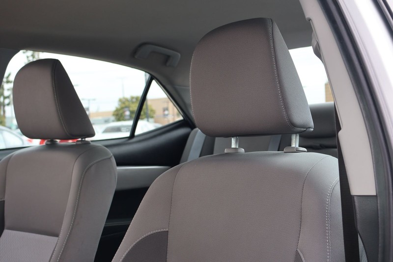 Toyota Corolla Vehicle Full-screen Gallery Image 17